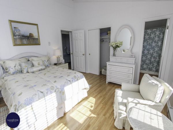 Cape Cod Home 994782
