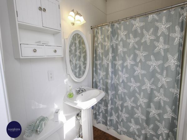 Cape Cod Home 994782