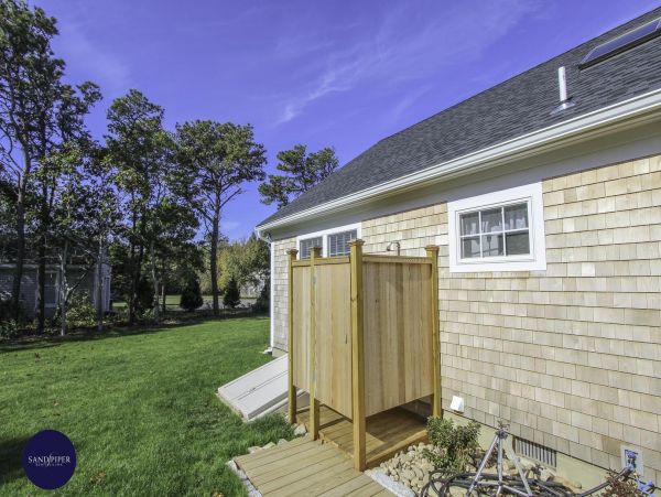Cape Cod Home 994782