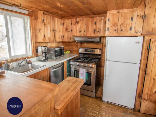 Cape Cod Home 994783
