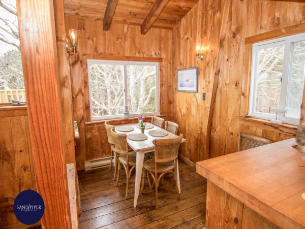 Cape Cod Home 994783