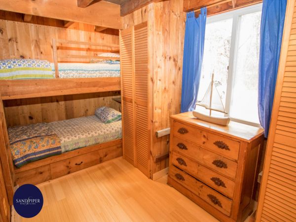 Cape Cod Home 994783