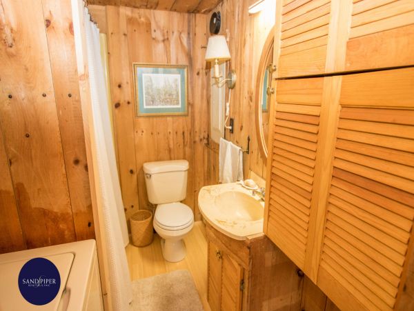Cape Cod Home 994783
