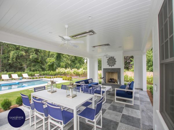 Cape Cod Home 994784