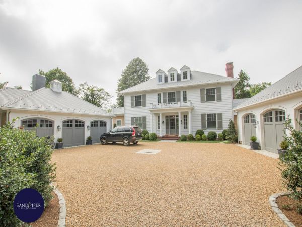 Cape Cod Home 994784