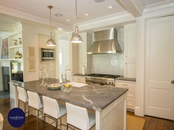 Cape Cod Home 994784