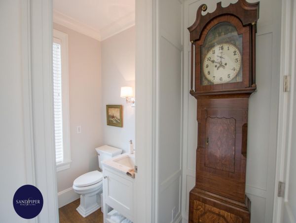 Cape Cod Home 994784