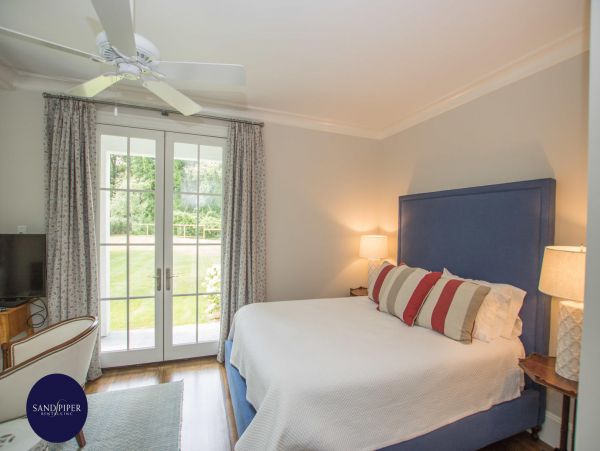 Cape Cod Home 994784