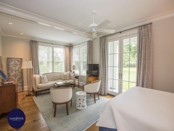 Cape Cod Home 994784