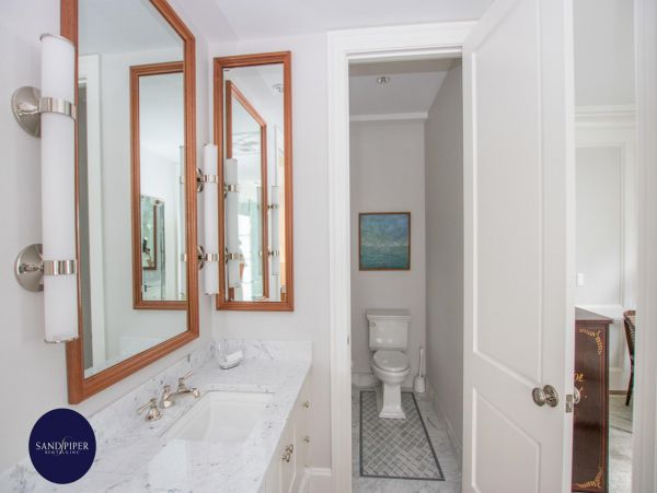 Cape Cod Home 994784