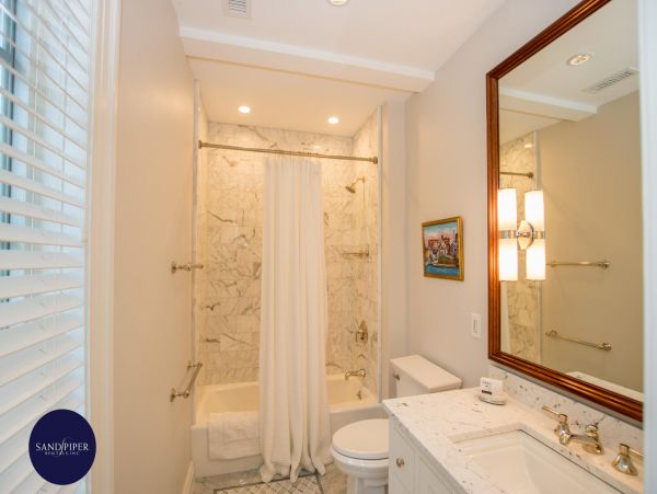Cape Cod Home 994784