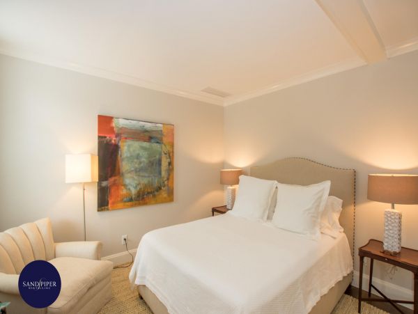 Cape Cod Home 994784