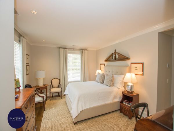 Cape Cod Home 994784