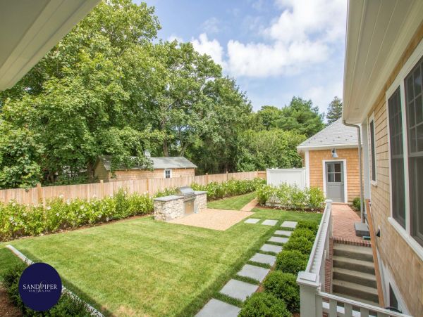 Cape Cod Home 994784