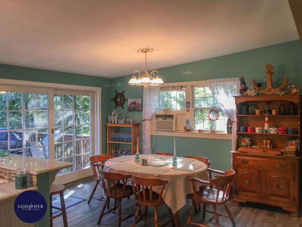 Cape Cod Home 994785