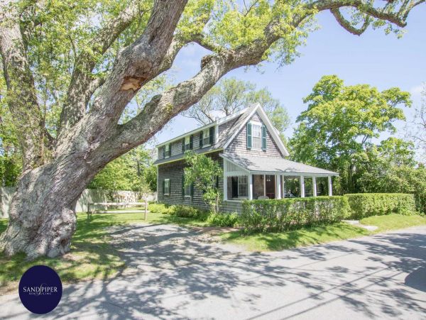 Cape Cod Home 994786