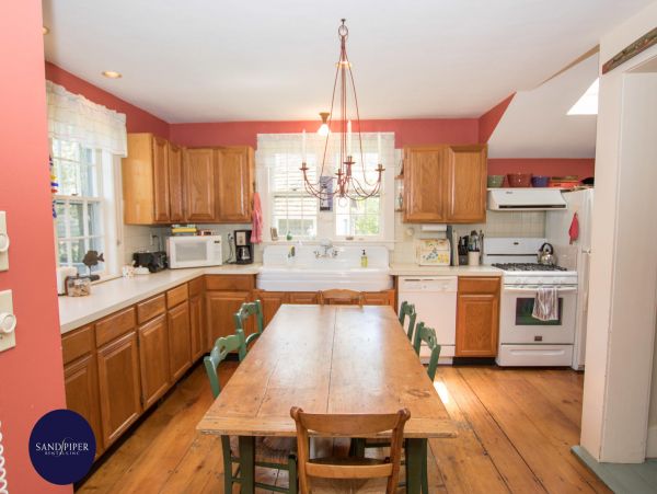 Cape Cod Home 994786