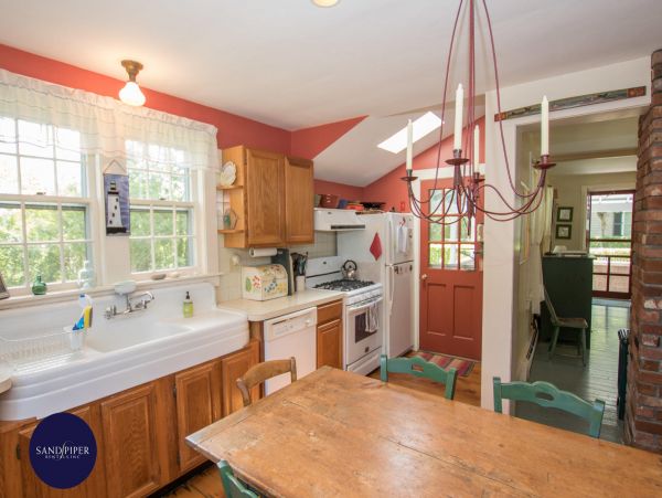 Cape Cod Home 994786