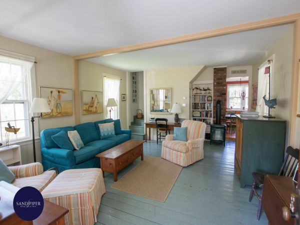 Cape Cod Home 994786