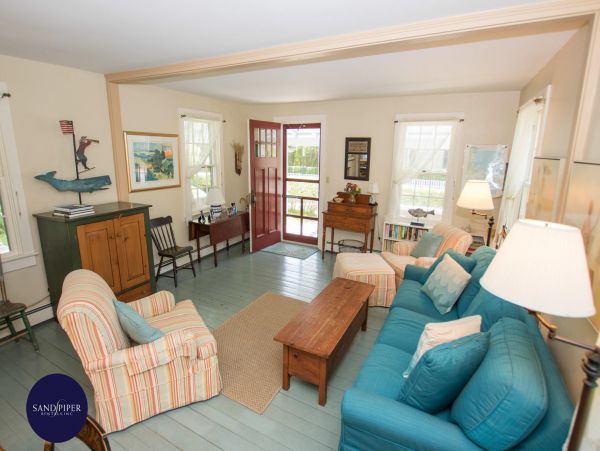 Cape Cod Home 994786