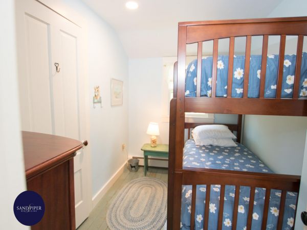 Cape Cod Home 994786