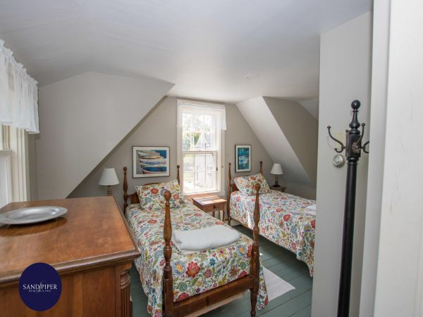 Cape Cod Home 994786