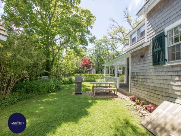 Cape Cod Home 994786