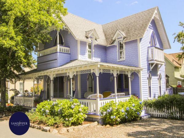 Cape Cod Home 994787