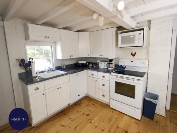Cape Cod Home 994787