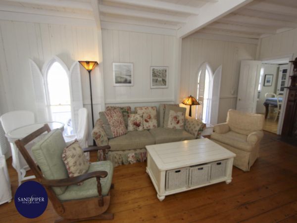 Cape Cod Home 994787