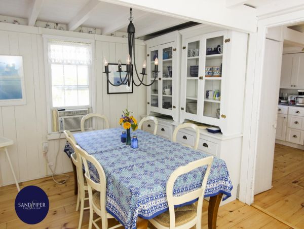 Cape Cod Home 994787
