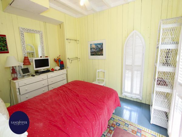 Cape Cod Home 994787