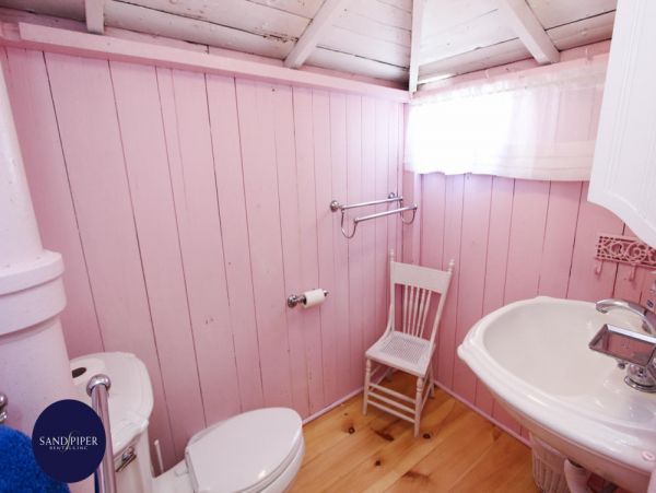 Cape Cod Home 994787