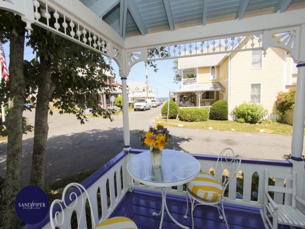 Cape Cod Home 994787