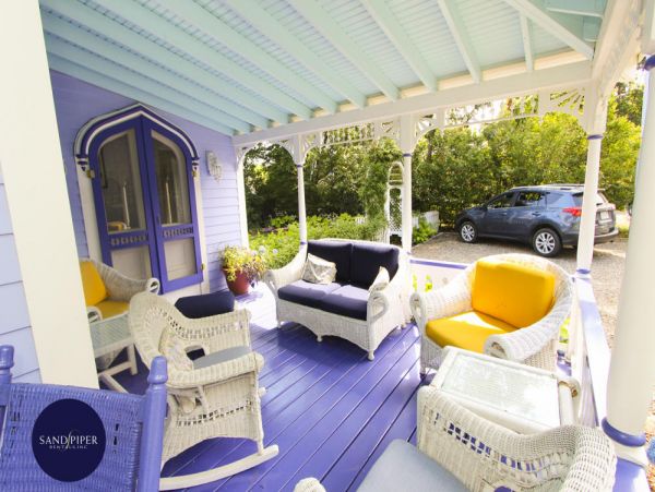 Cape Cod Home 994787