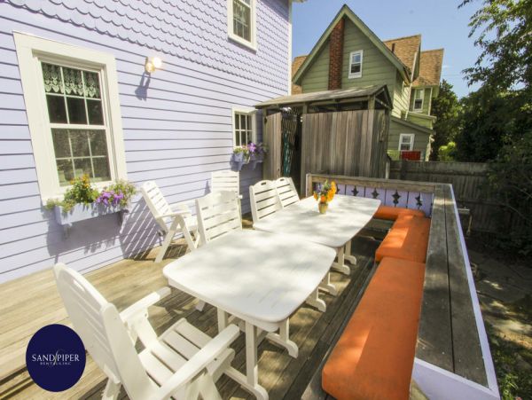 Cape Cod Home 994787