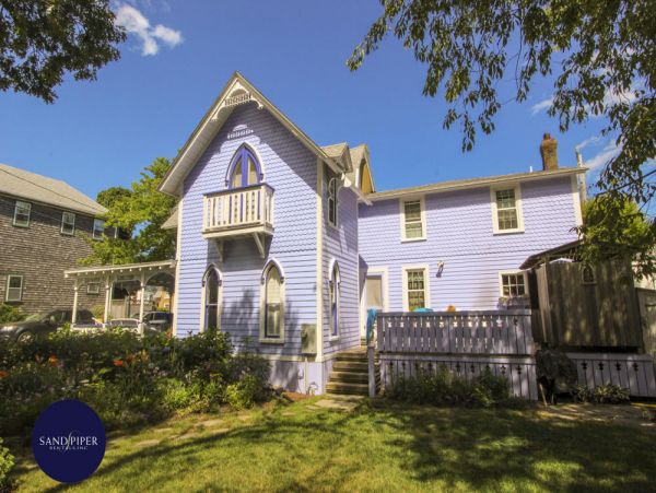 Cape Cod Home 994787
