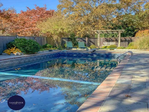 Cape Cod Home 994788
