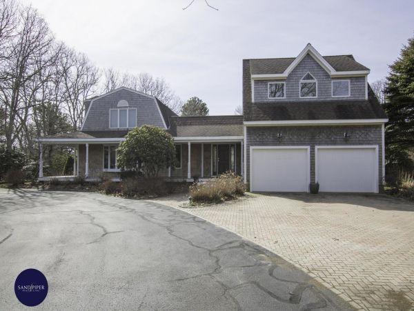 Cape Cod Home 994788