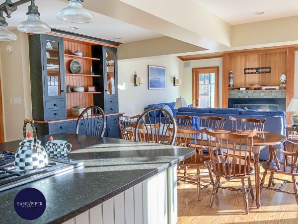 Cape Cod Home 994788