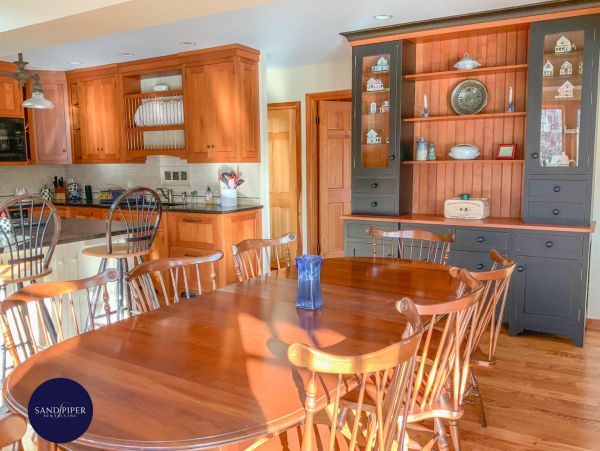 Cape Cod Home 994788