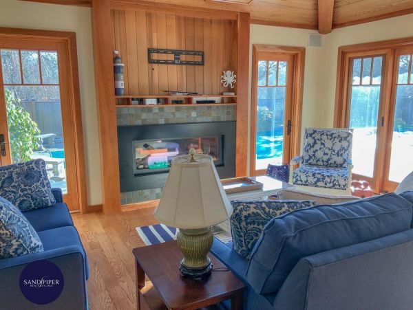 Cape Cod Home 994788