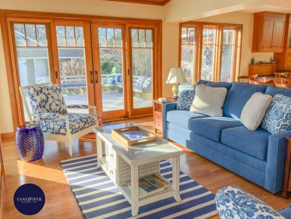 Cape Cod Home 994788