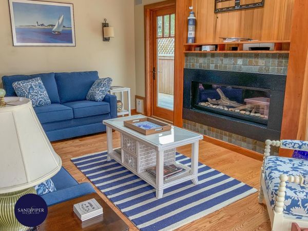 Cape Cod Home 994788
