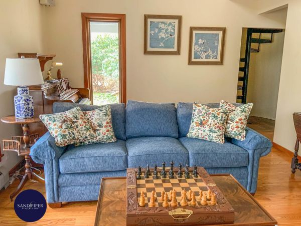 Cape Cod Home 994788