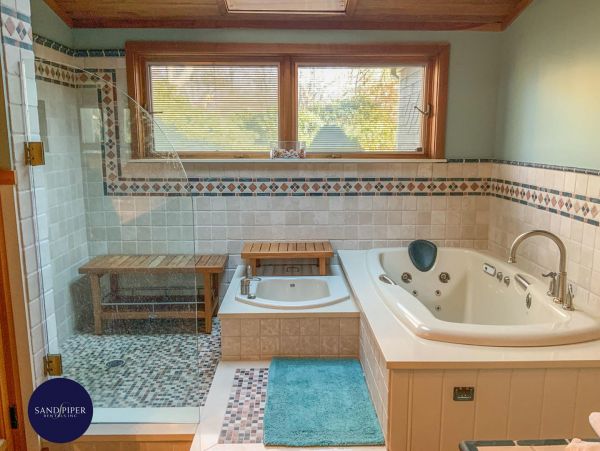 Cape Cod Home 994788