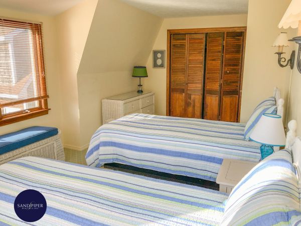 Cape Cod Home 994788