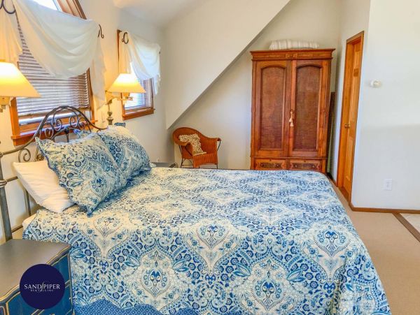 Cape Cod Home 994788
