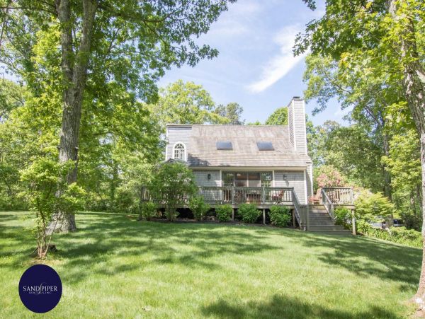 Cape Cod Home 994789