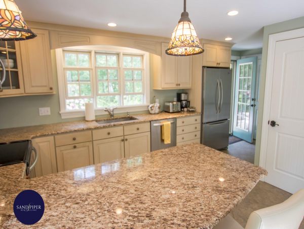 Cape Cod Home 994789